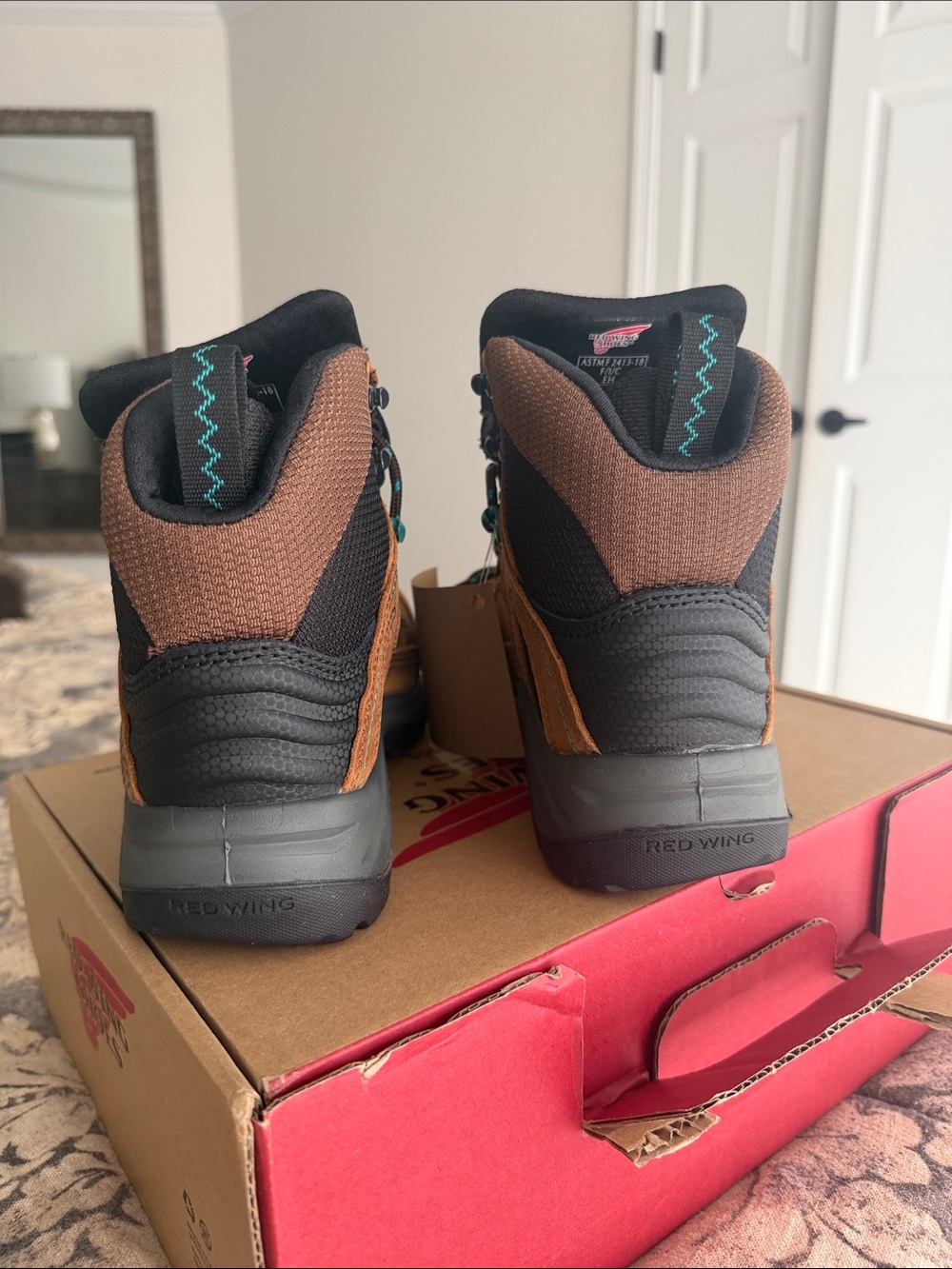 Red Wing 2346 Women Tradeswoman 6-Inch Safety Boot Size 8.5 B NWT in box - Picture 6 of 8